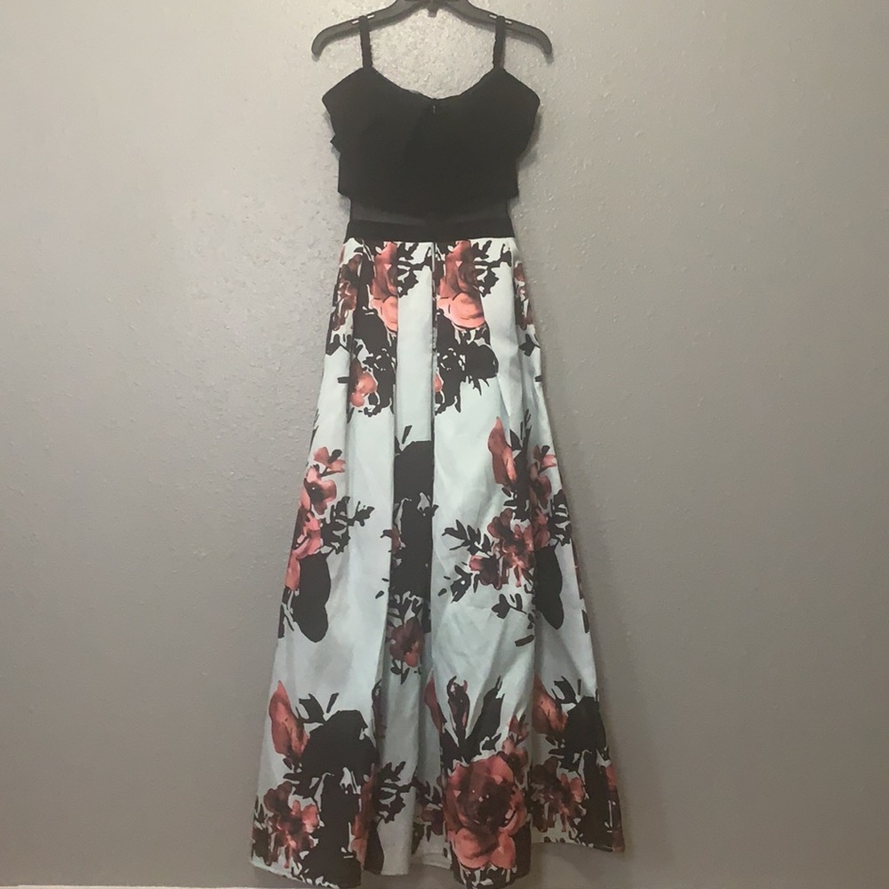 Prom dress - Picture 2 of 5